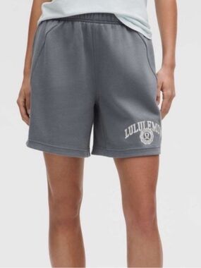 Lululemon Oversized Scuba MR Short Embroidered Logo High Rise Solar Gray 7”NWT